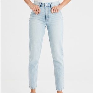 AMERICAN EAGLE MOM JEAN